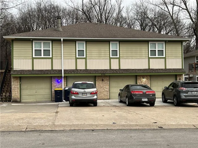 $594,000 | 8701 Northwest 82nd Street, Kansas City, MO 64152