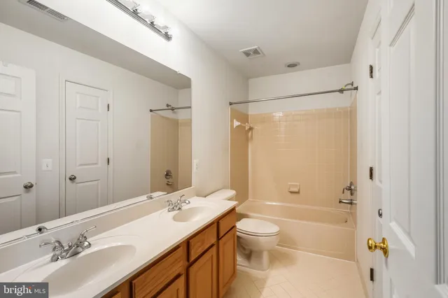 $3,500 | 4284 Park Green Court, Fairfax, VA 22030