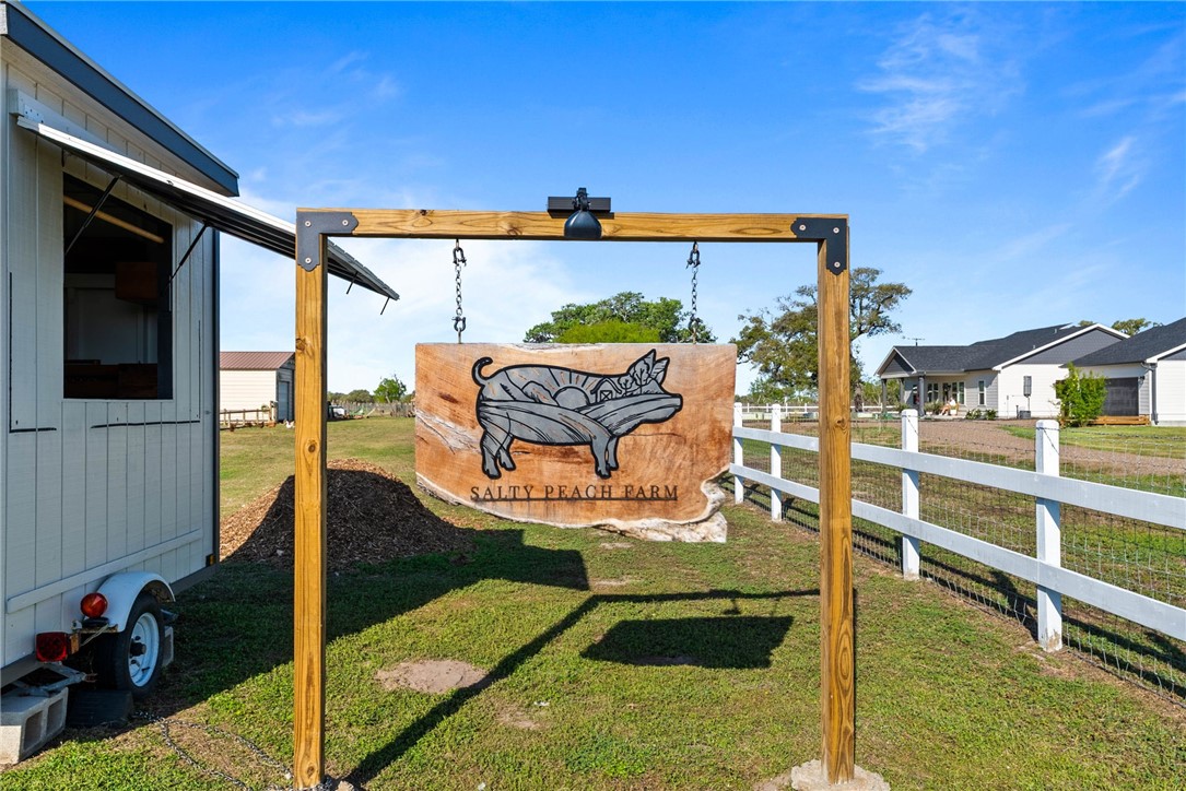 267 Old Salt Lake Road Rockport, TX 78382 - Photo 3 of 37