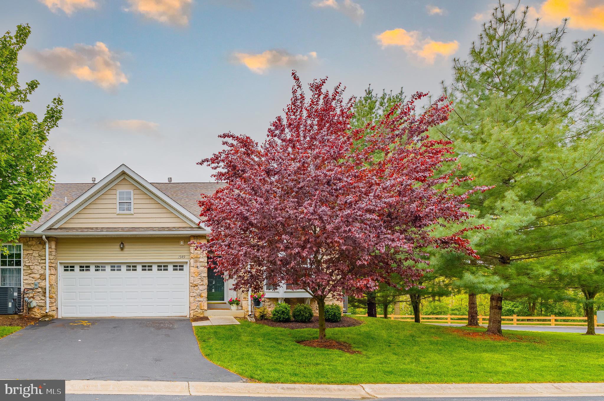Welcome Home ! Such a pretty colorful landscape.