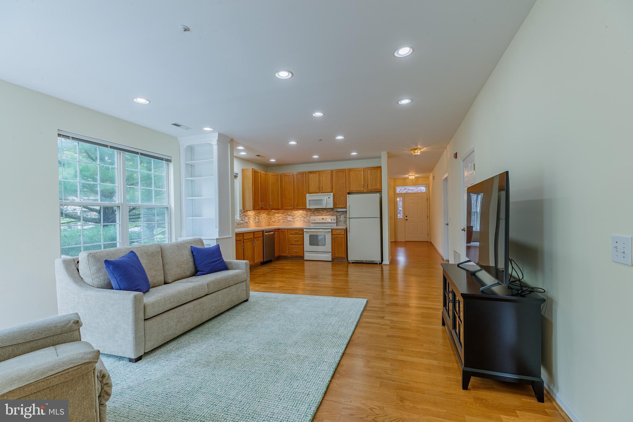 1549 Nicklaus Drive Springfield, PA 19064 - Photo 15 of 45 Living Room/Kitchen Combination layout