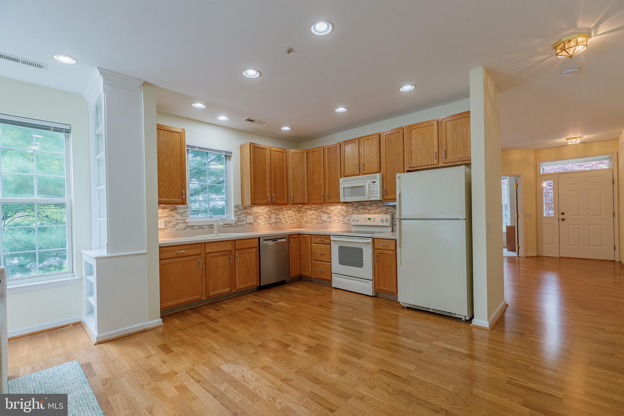 1549 Nicklaus Drive Springfield, PA 19064 - Photo 24 of 45 Fully equipped upgraded kitchen