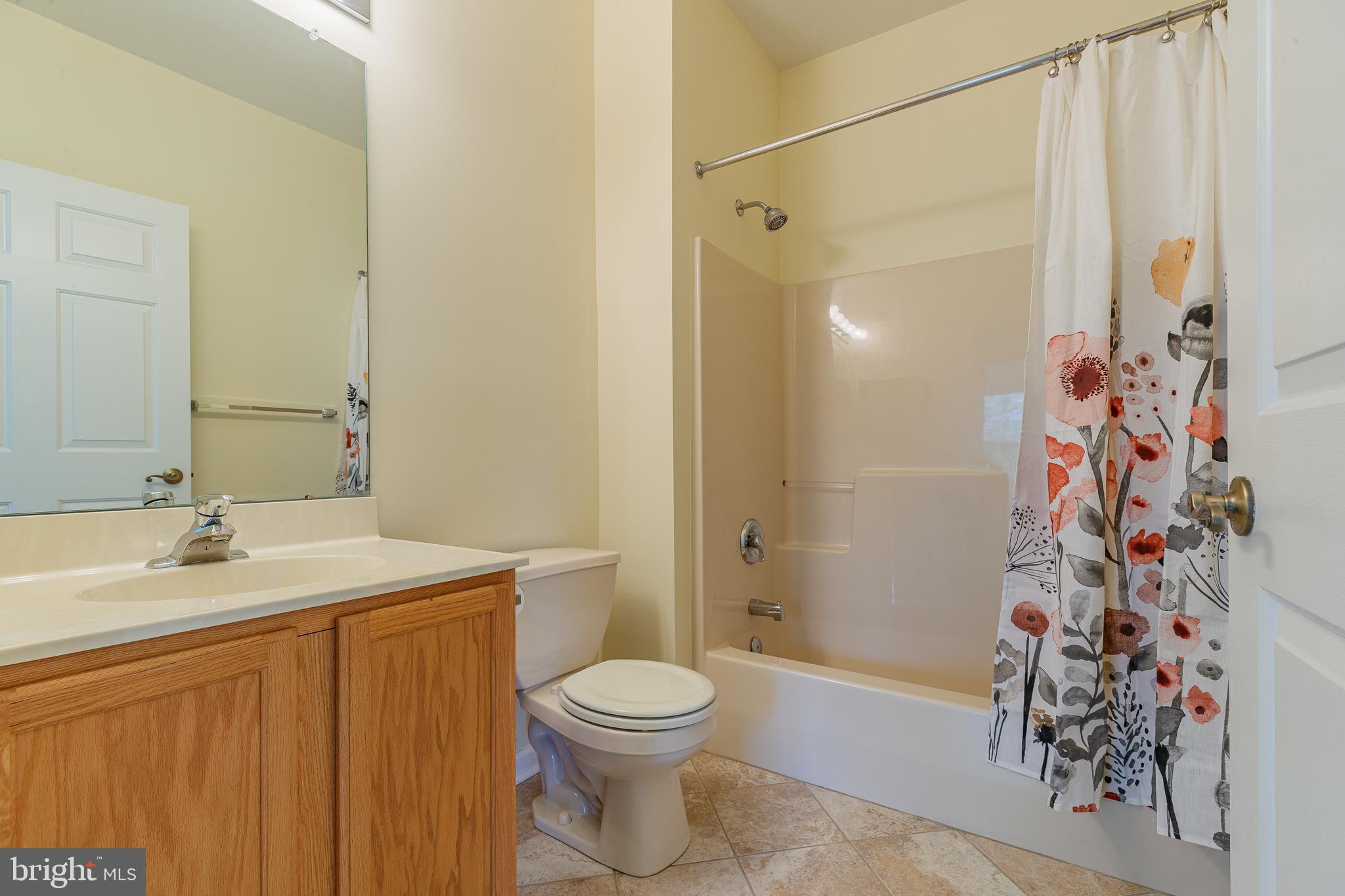 1549 Nicklaus Drive Springfield, PA 19064 - Photo 39 of 45 Hallway Full Bathroom
