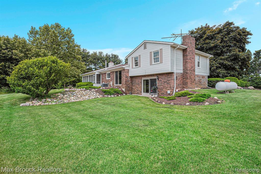 8515 Kier Road Clarkston, MI 48348 - Photo 26 of 31
