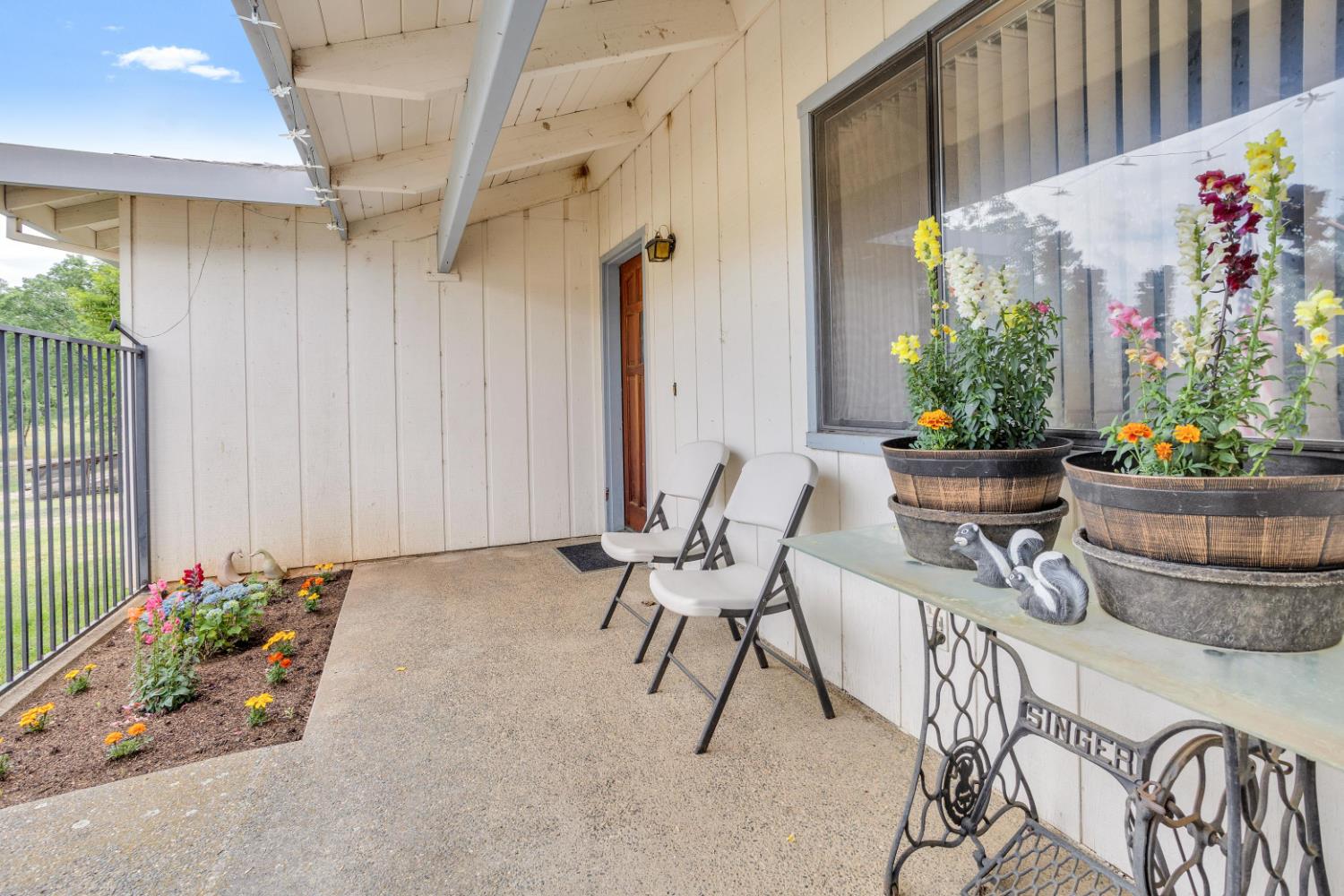 22025 Ferretti Road Groveland, CA 95321 - Photo 6 of 92 welcoming front porch