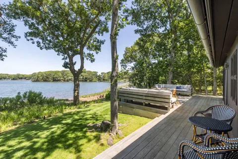 33 Bluff Point Road, Sag Harbor, NY 11963