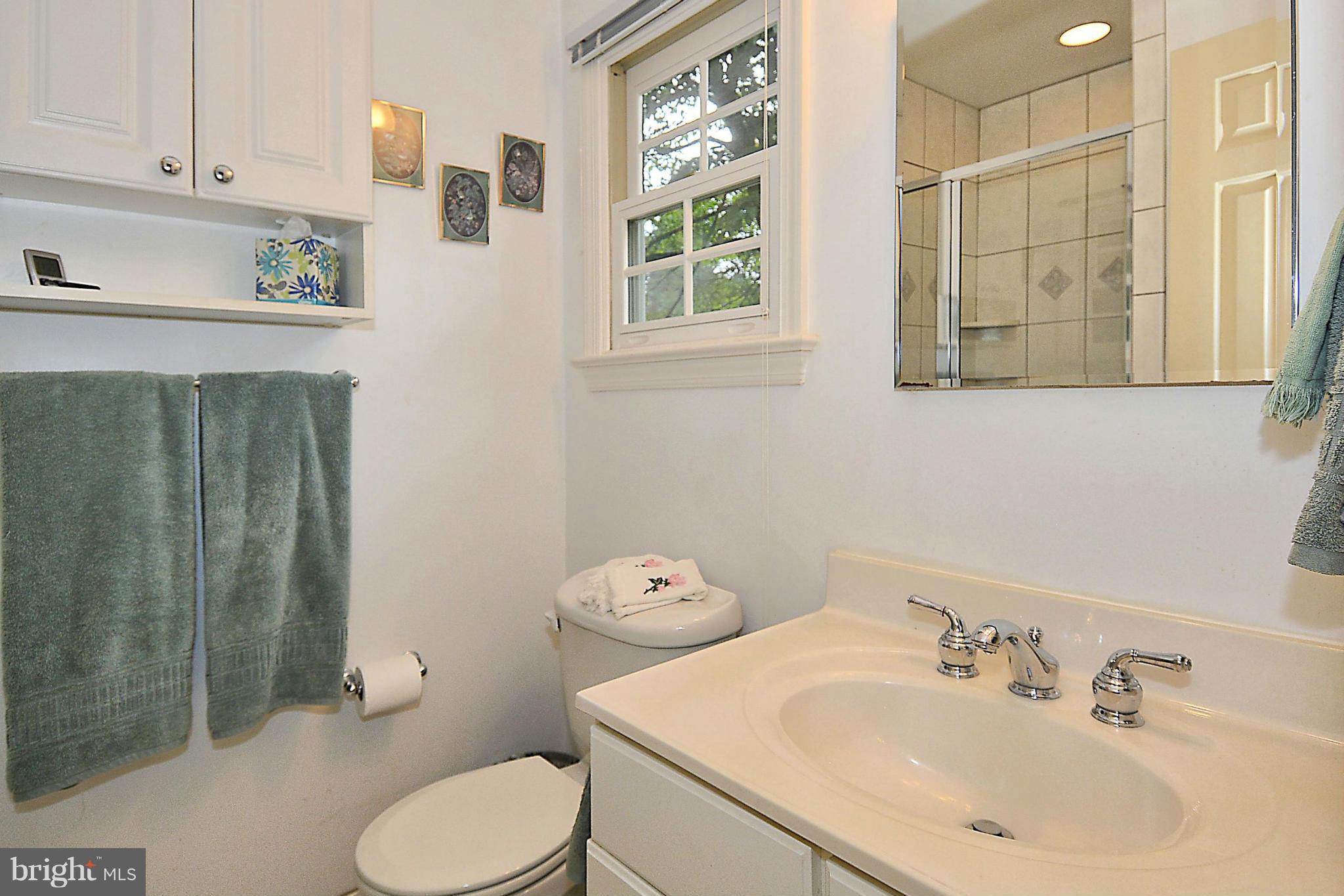 5307 Wakefield Road Bethesda, MD 20816 - Photo 14 of 30 Bath (Master)