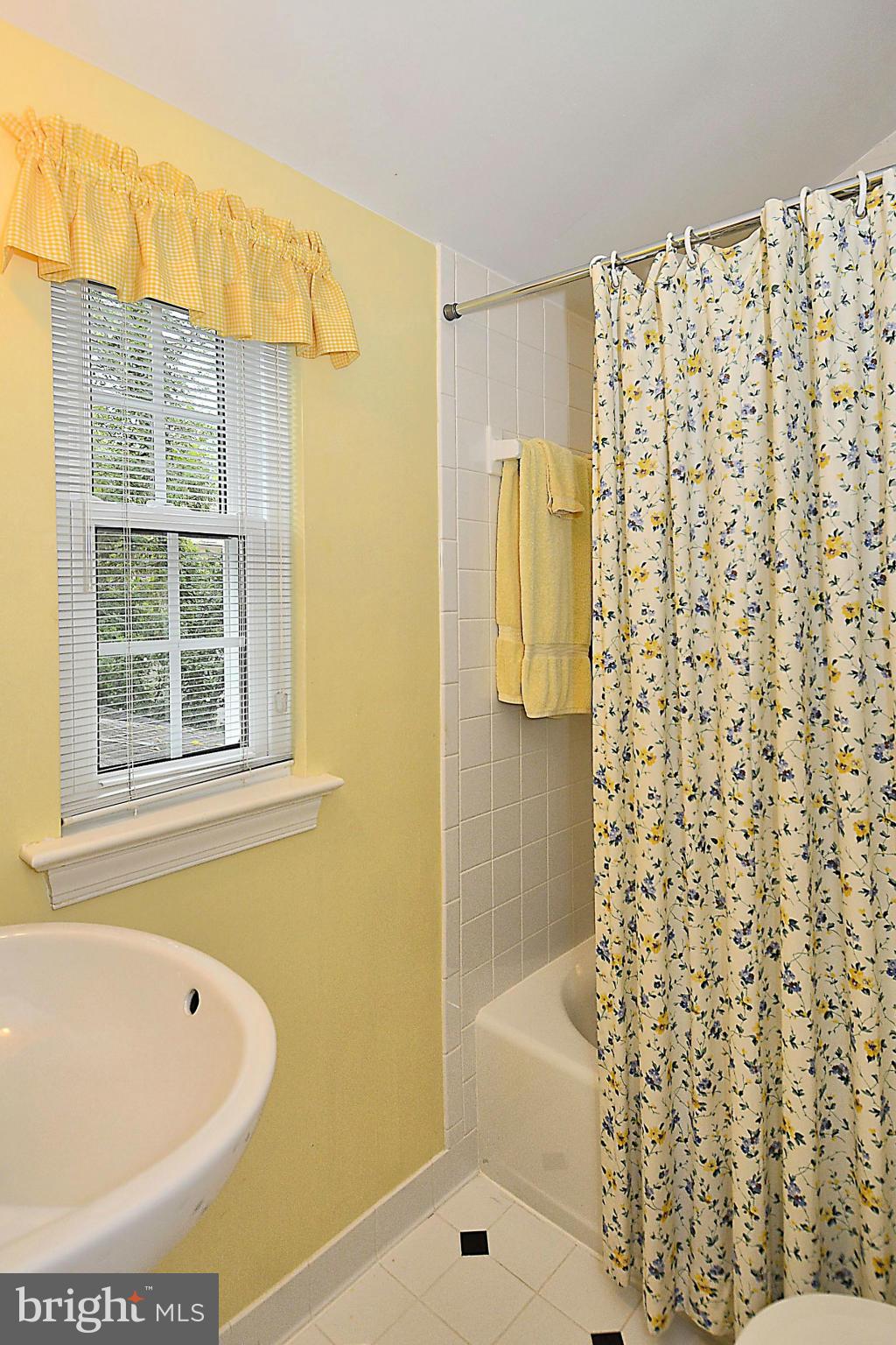 5307 Wakefield Road Bethesda, MD 20816 - Photo 19 of 30 Bath