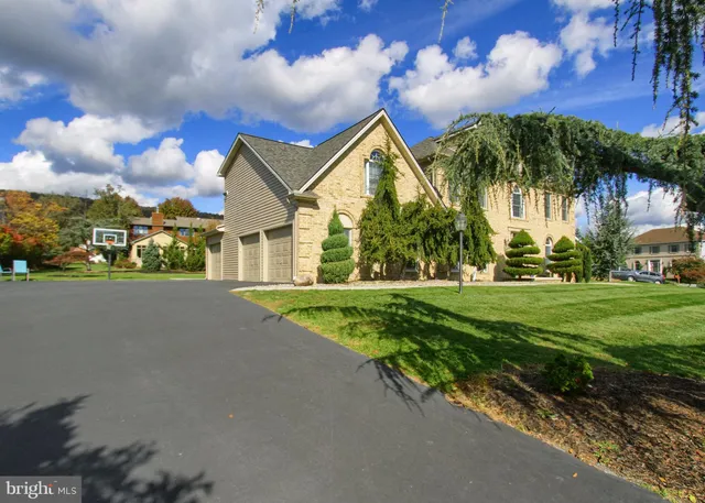 $609,900 | 2302 Scarsborough Drive, Harrisburg, PA 17112