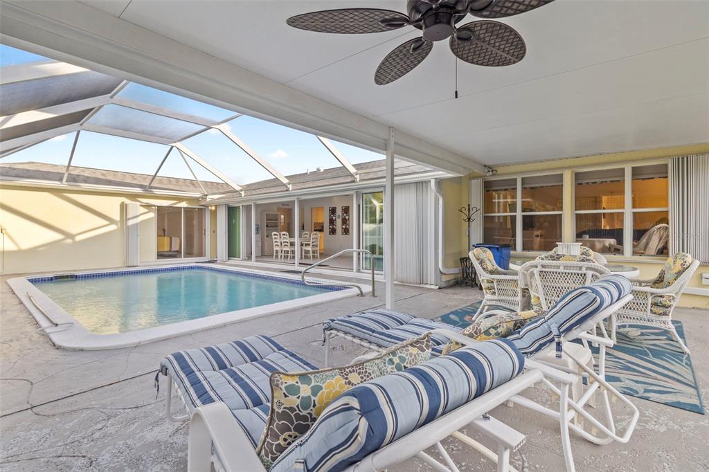 440 Darling Drive Venice, FL 34285 - Photo 34 of 74 a living room with furniture and a large window