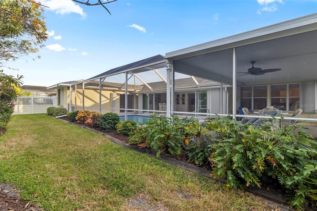 440 Darling Drive Venice, FL 34285 - Photo 38 of 74 a front view of a house with garden