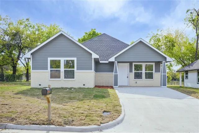 $2,100 | 103 3rd Street, Celeste, TX 75423