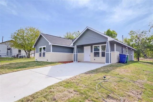 $2,100 | 103 3rd Street, Celeste, TX 75423