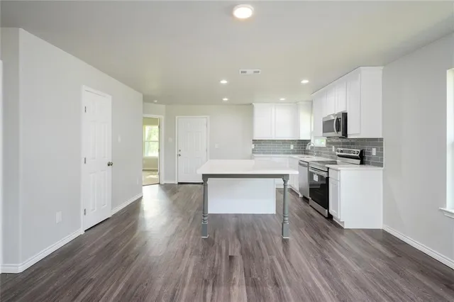 $2,100 | 103 3rd Street, Celeste, TX 75423