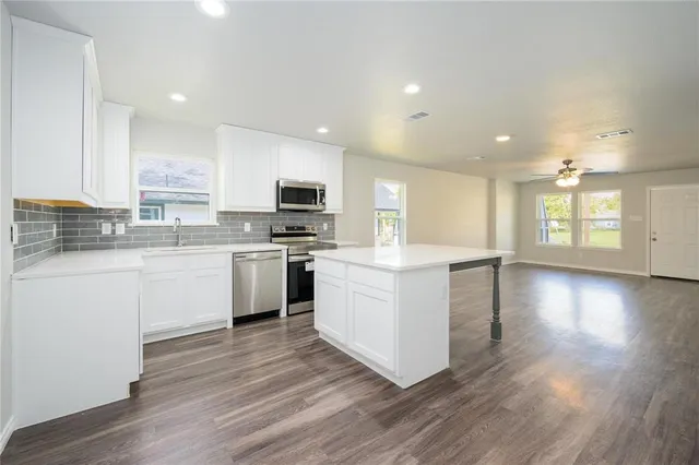 $2,100 | 103 3rd Street, Celeste, TX 75423