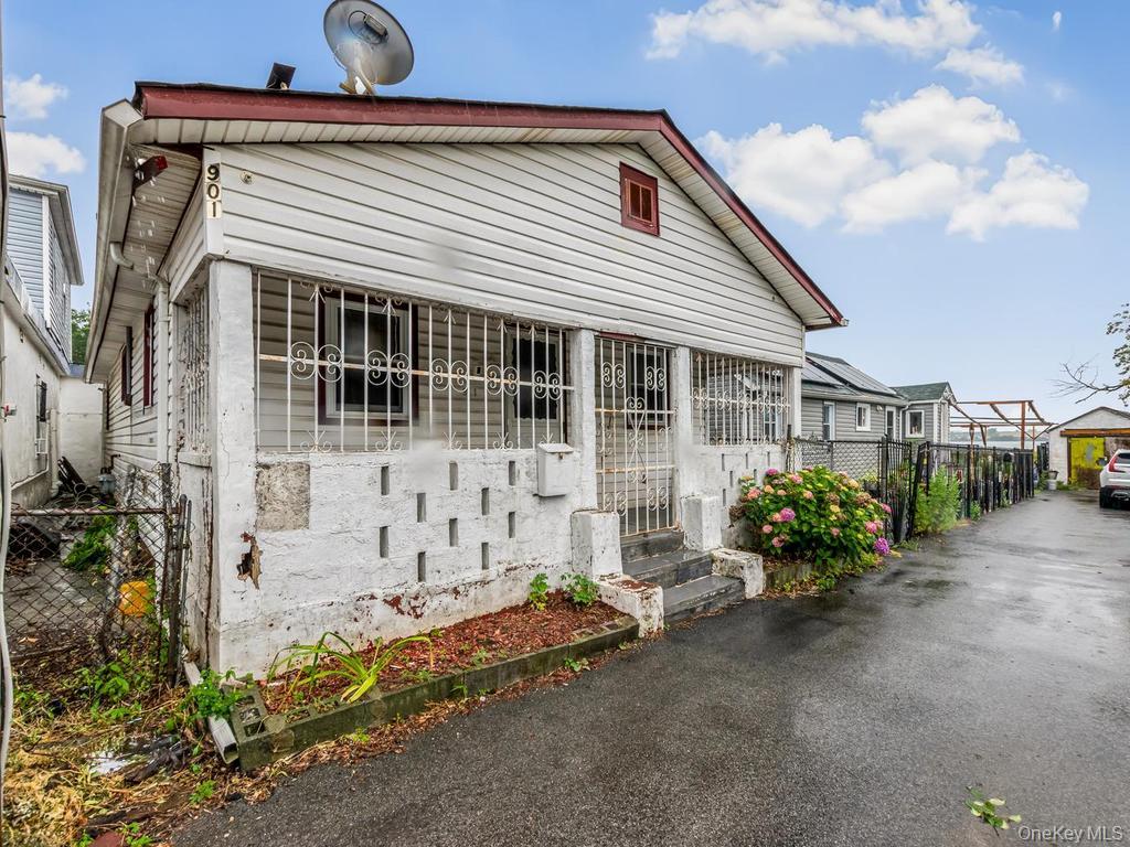 901 Harding Park Bronx, NY 10473 - Photo 5 of 24