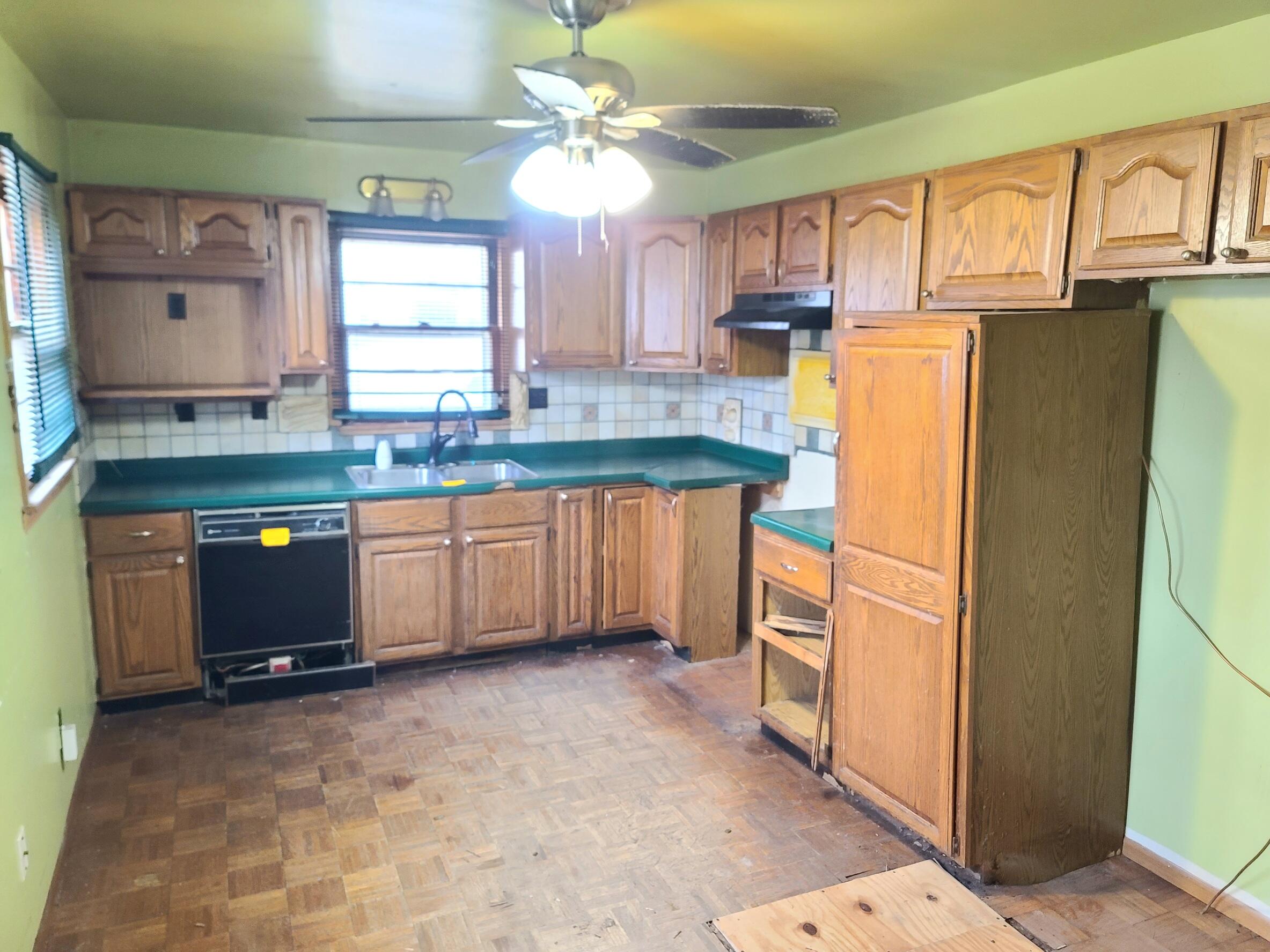 4420 North 71st Street Milwaukee, WI 53218 - Photo 11 of 19 Kitchen2