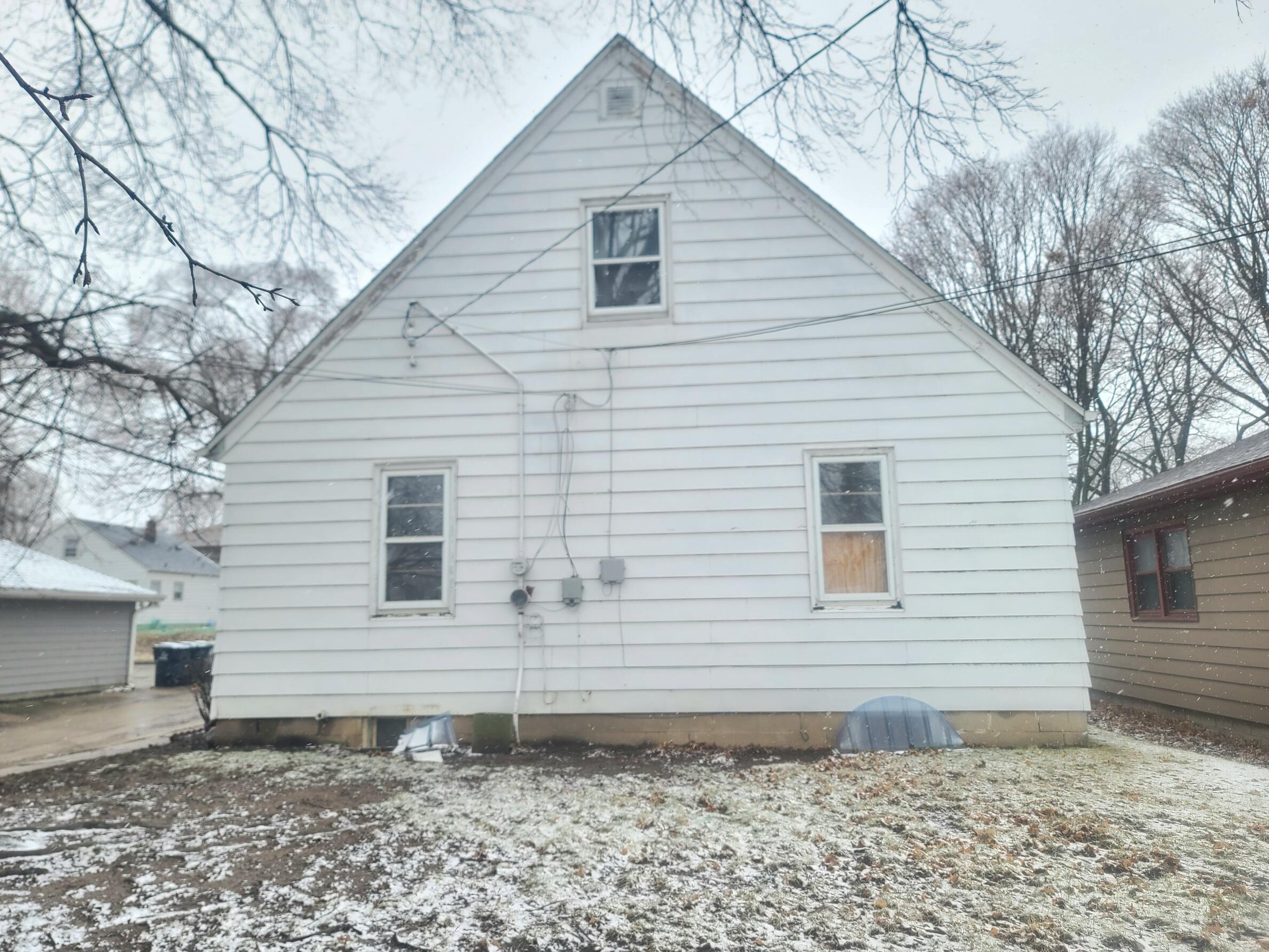 4420 North 71st Street Milwaukee, WI 53218 - Photo 4 of 19 Rear