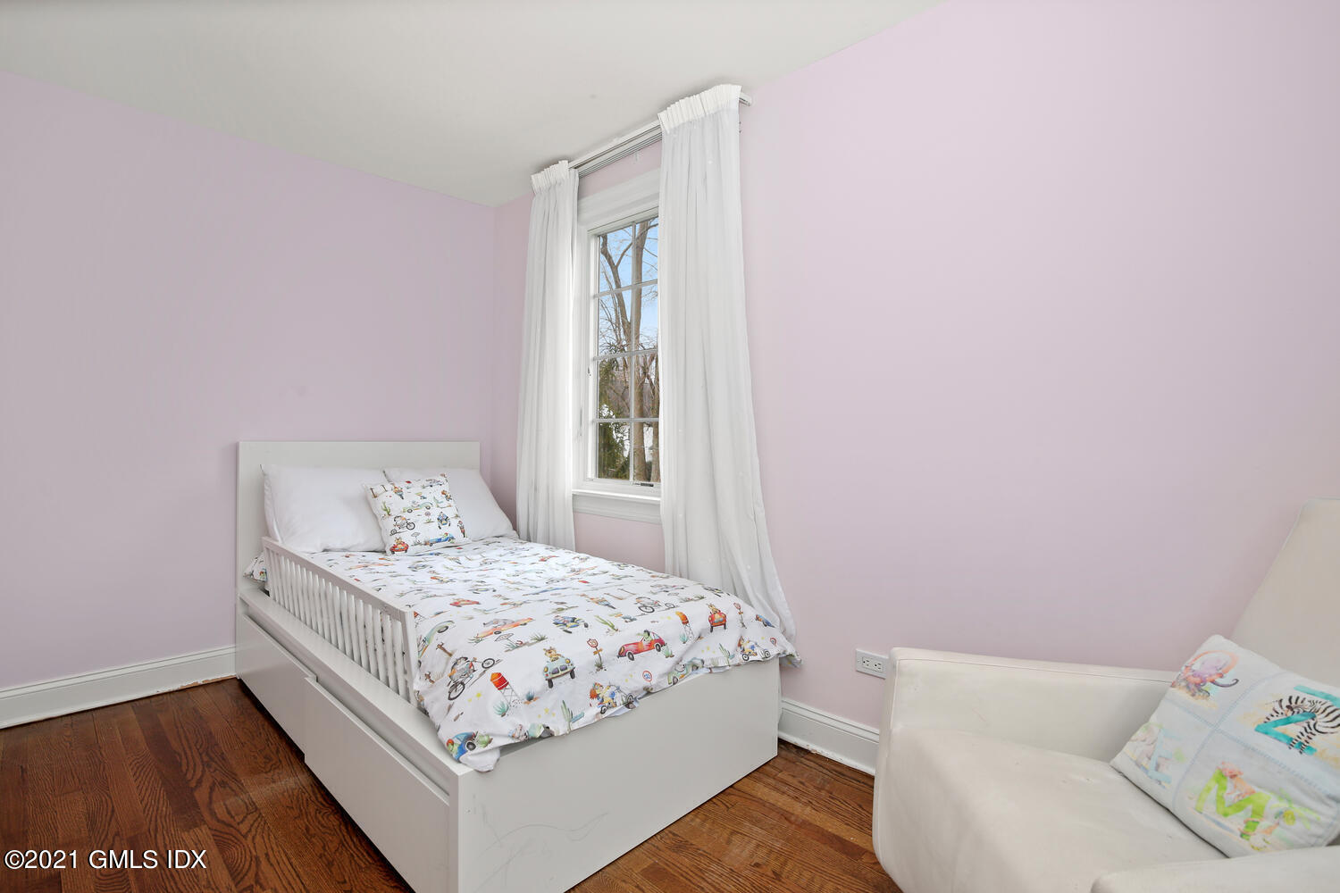 65 Summit Road Riverside, CT 06878 - Photo 11 of 20 a bedroom with a bed and a window