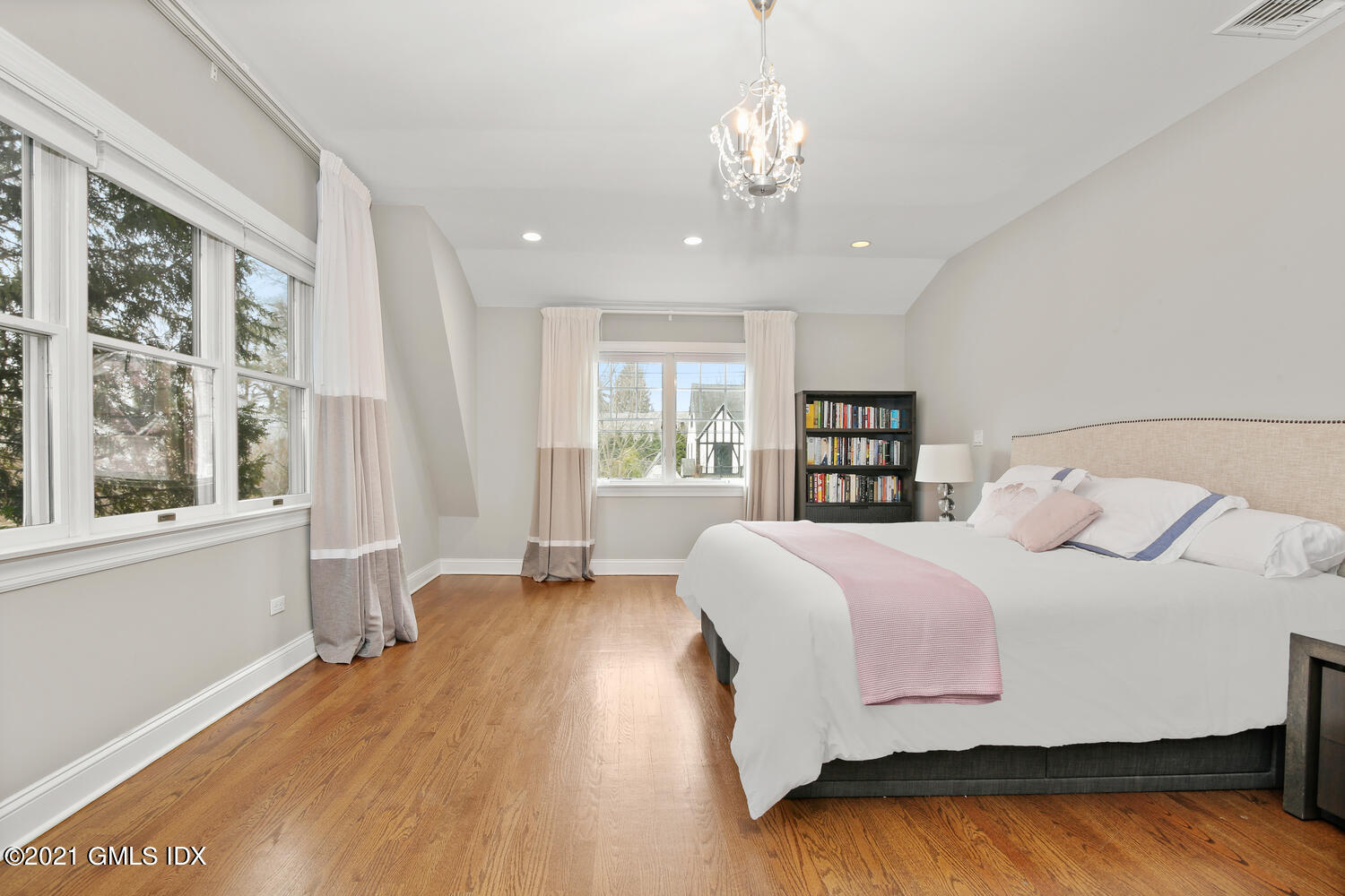65 Summit Road Riverside, CT 06878 - Photo 8 of 20 a spacious bedroom with a large bed and a window