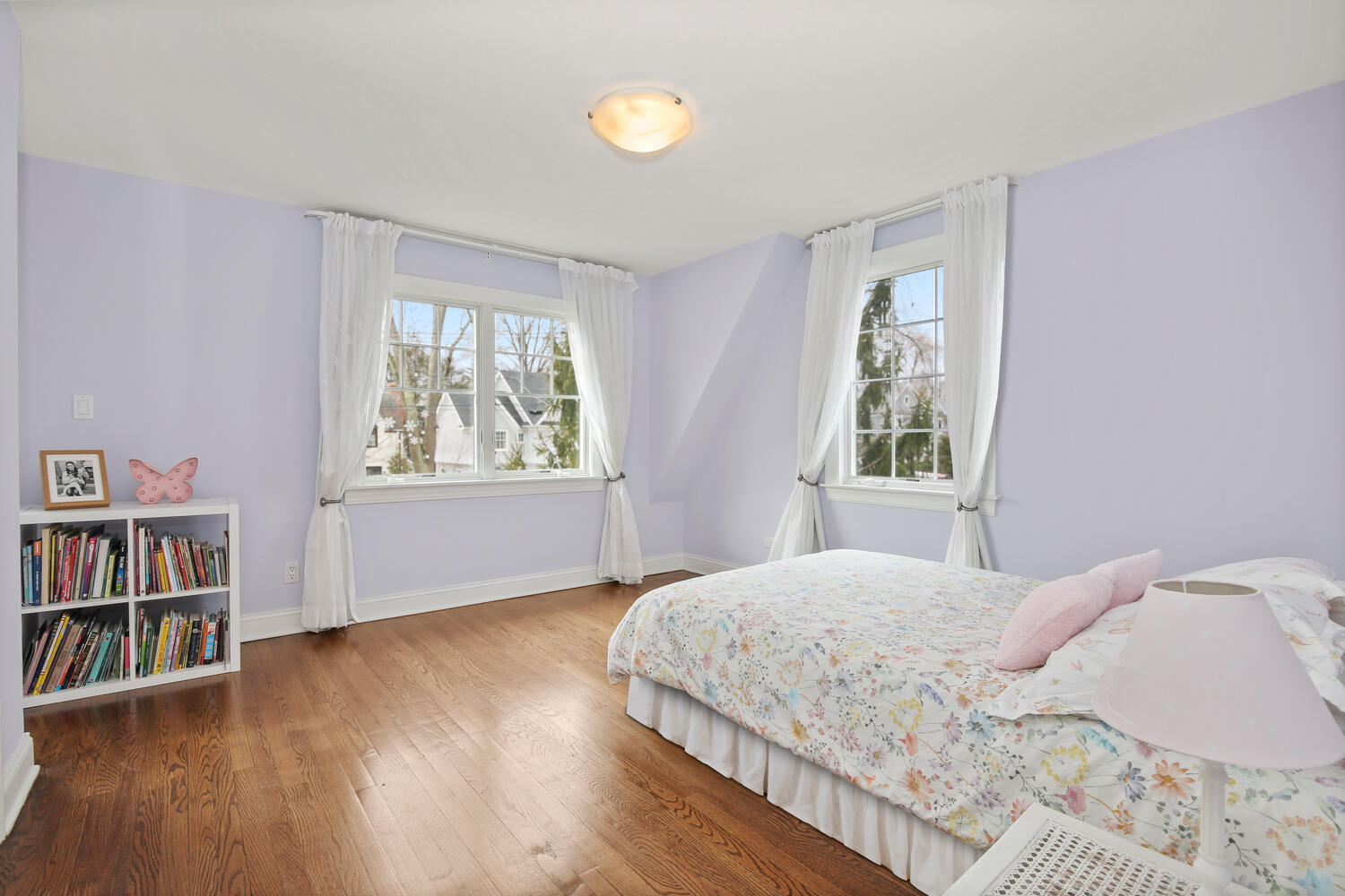 65 Summit Road Riverside, CT 06878 - Photo 10 of 20 a bedroom with a bed and a window