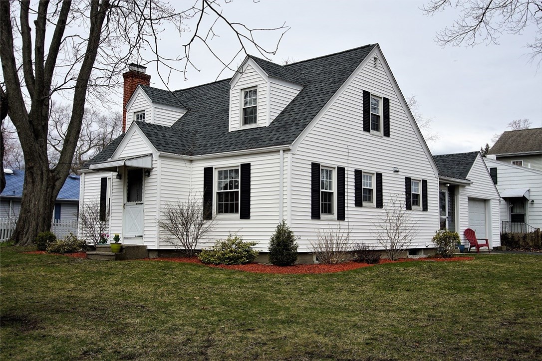200 Edgehill Road Warwick, RI 02889 - Photo 2 of 37