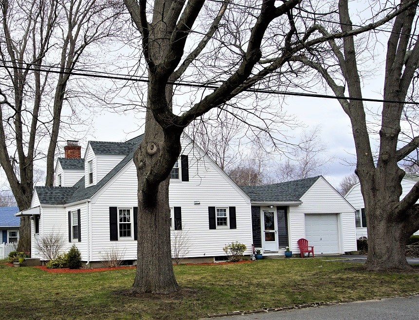 200 Edgehill Road Warwick, RI 02889 - Photo 3 of 37