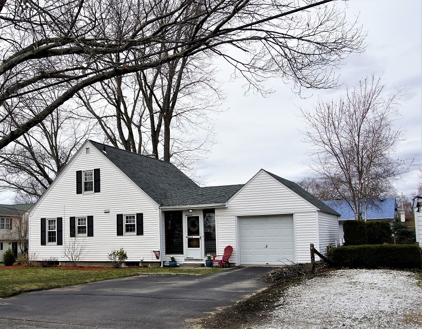 200 Edgehill Road Warwick, RI 02889 - Photo 4 of 37