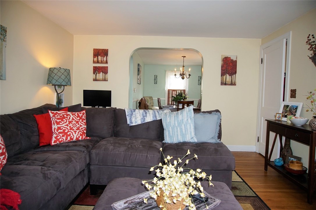 200 Edgehill Road Warwick, RI 02889 - Photo 5 of 37
