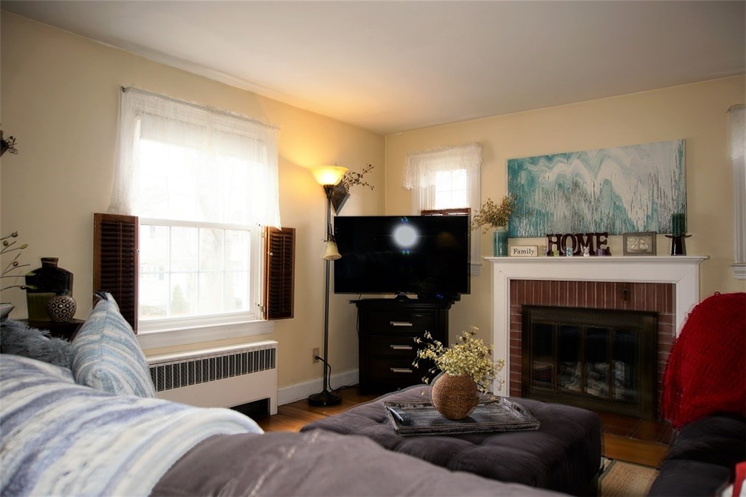 200 Edgehill Road Warwick, RI 02889 - Photo 9 of 37