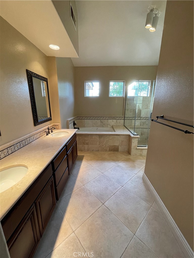 1 Vía Perico Rancho Santa Margarita, CA 92688 - Photo 15 of 22 a large bathroom with a large tub and sink