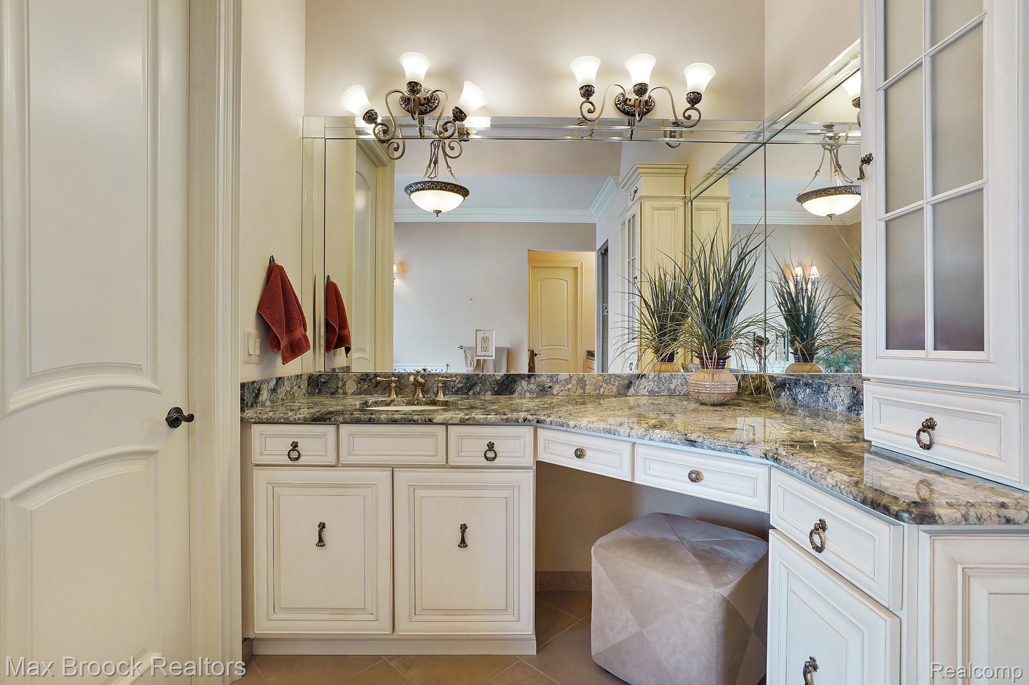 4633 The Hts Boulevard Rochester, MI 48306 - Photo 23 of 48 DSC08189.jpg