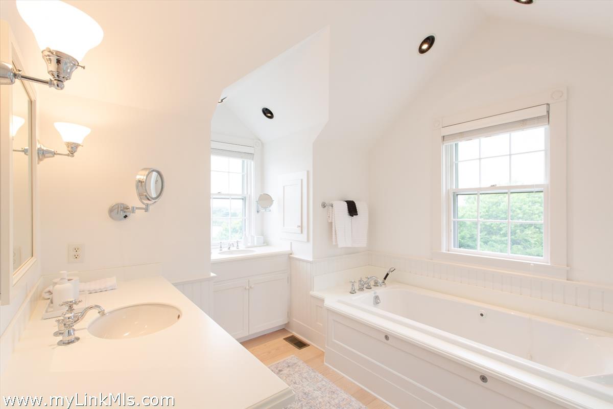 136 Miacomet Road Nantucket, MA 02554 - Photo 23 of 46 Gallery Image 23