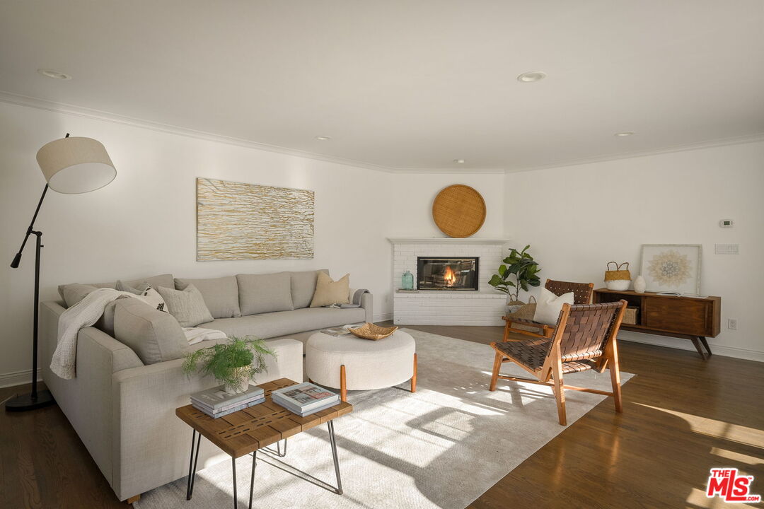 1209 Appleton Way Venice, CA 90291 - Photo 21 of 46 a living room with furniture and a mirror