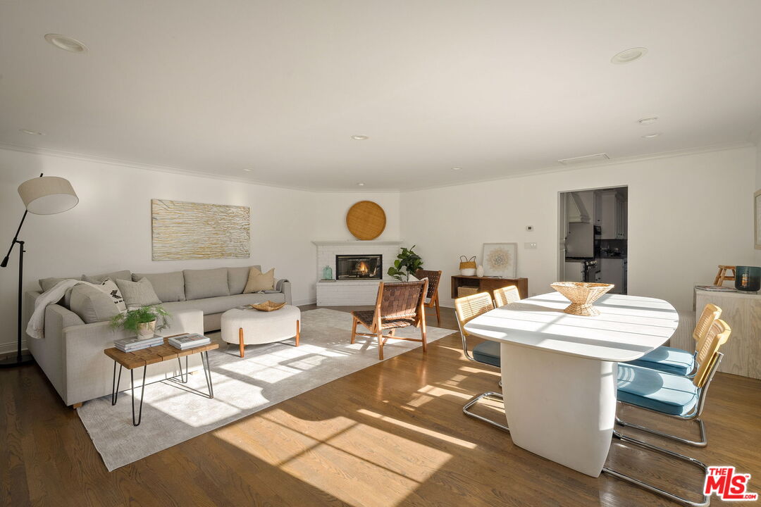 1209 Appleton Way Venice, CA 90291 - Photo 22 of 46 a living room with furniture and white walls