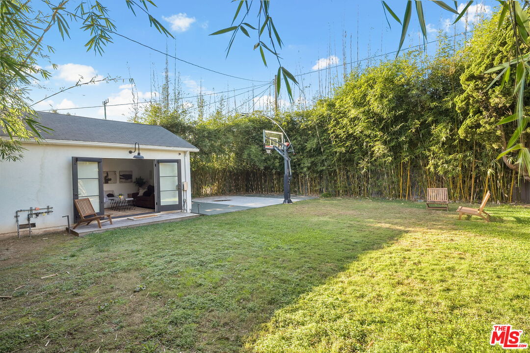1209 Appleton Way Venice, CA 90291 - Photo 40 of 46 a view of a house with backyard and sitting area