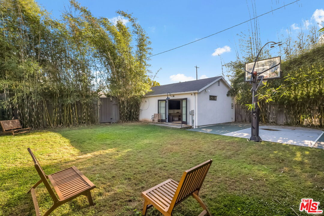 1209 Appleton Way Venice, CA 90291 - Photo 41 of 46 a backyard of a house with table and chairs