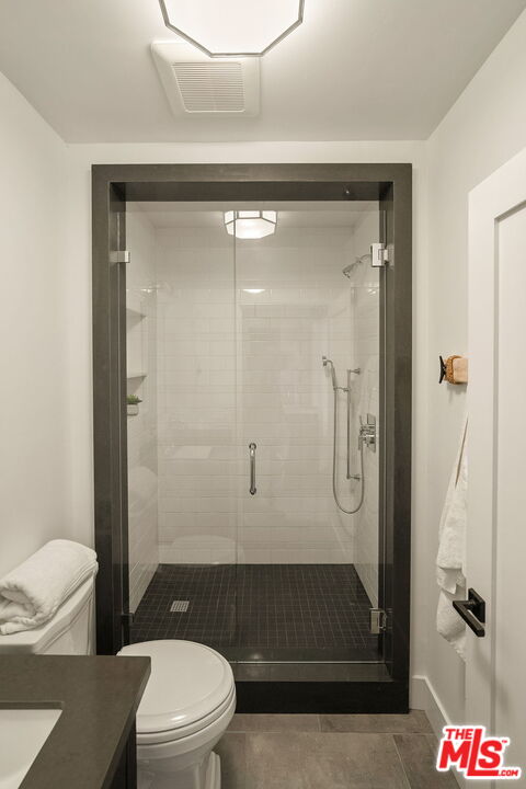 1209 Appleton Way Venice, CA 90291 - Photo 46 of 46 a bathroom with a shower and a toilet