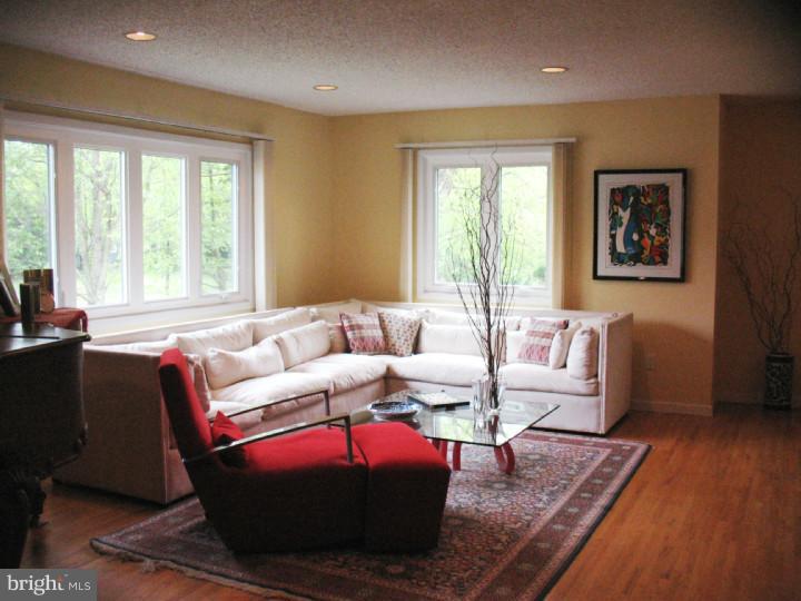 19 Indian Run Road Princeton Junction, NJ 08550 - Photo 8 of 25 Living Room