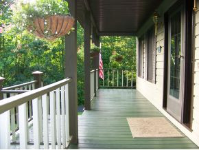133 Poplar Road Unicoi, TN 37692 - Photo 9 of 12 Full length front porch