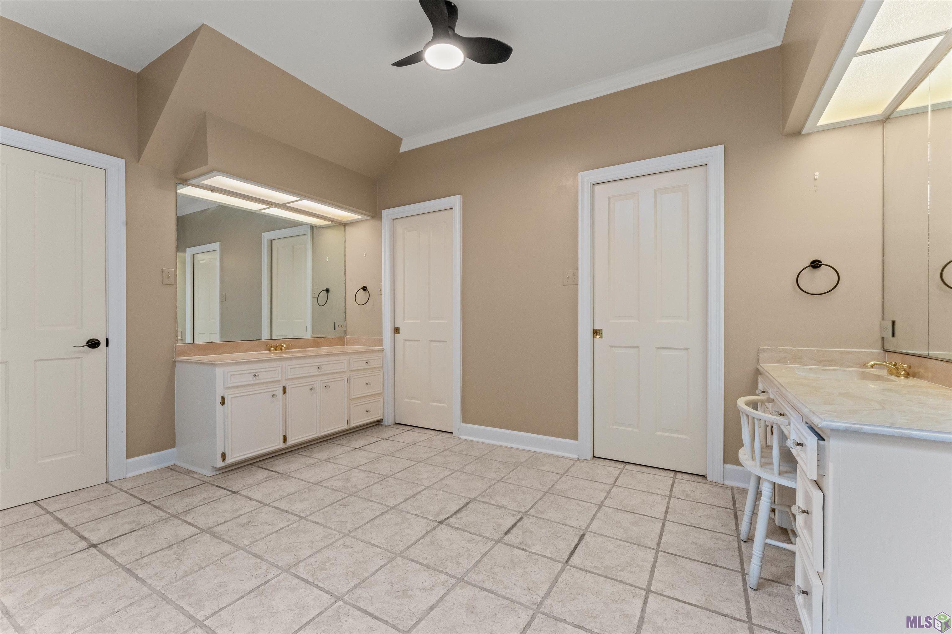 5743 Belle Grove Avenue Baton Rouge, LA 70820 - Photo 13 of 39 Primary Bath Upstairs