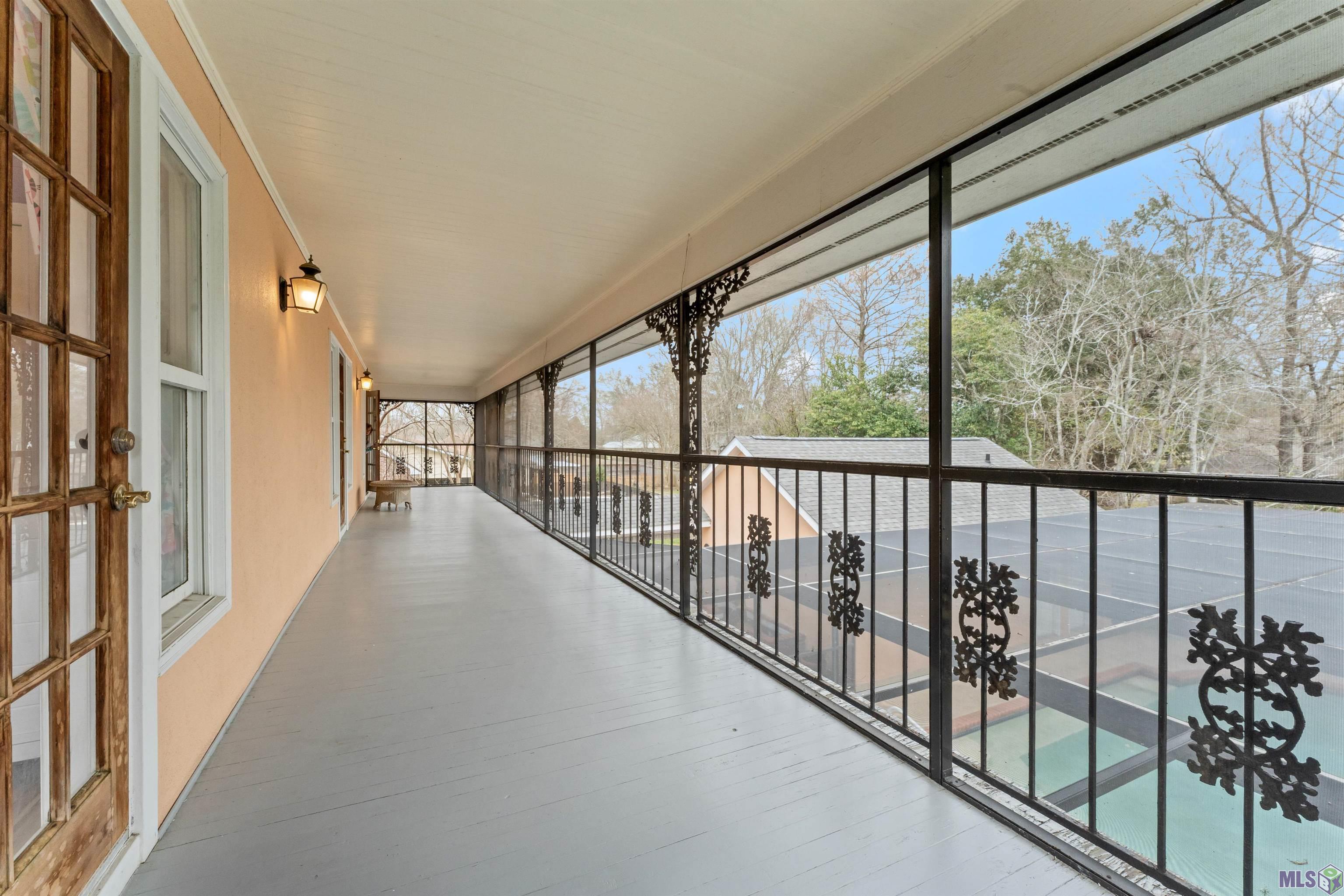 5743 Belle Grove Avenue Baton Rouge, LA 70820 - Photo 19 of 39 Screened Gallery upstairs