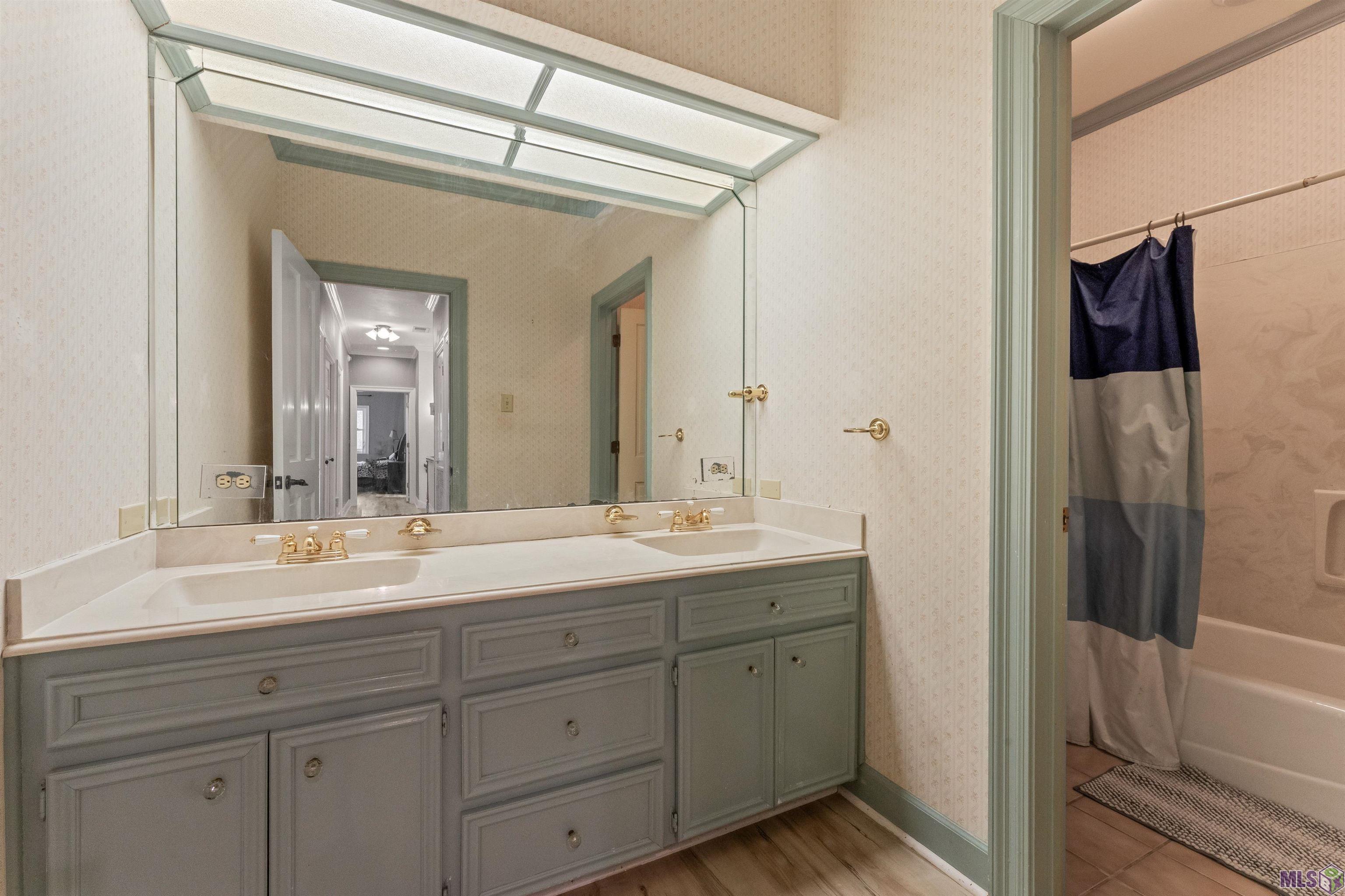 5743 Belle Grove Avenue Baton Rouge, LA 70820 - Photo 20 of 39 Primary Bath Downstairs