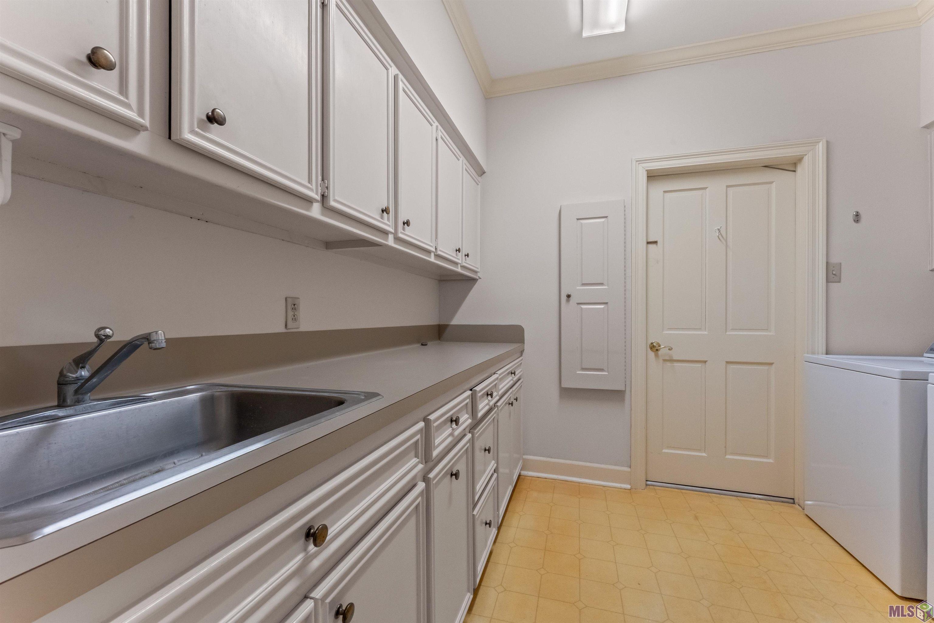 5743 Belle Grove Avenue Baton Rouge, LA 70820 - Photo 21 of 39 Laundry Room