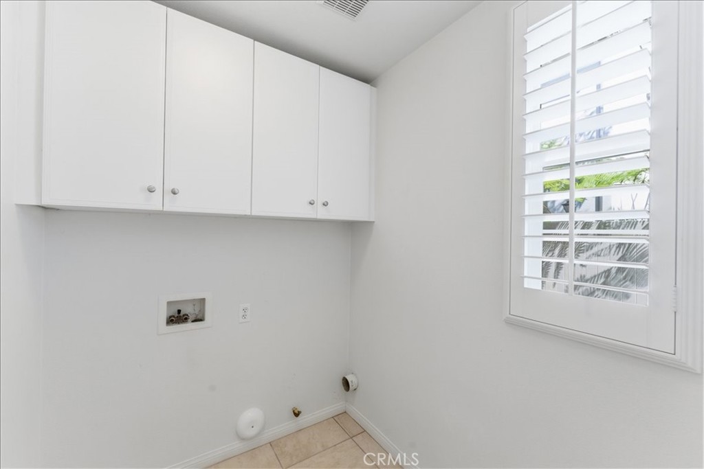 480 Santa Maria Street Anaheim, CA 92801 - Photo 15 of 17 a view of cabinets and window