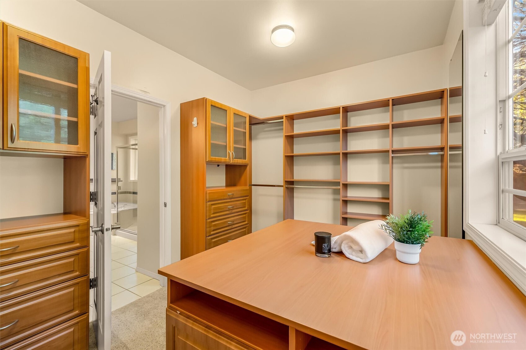13718 58th Street Southeast Snohomish, WA 98290 - Photo 24 of 40 a close view of dining table