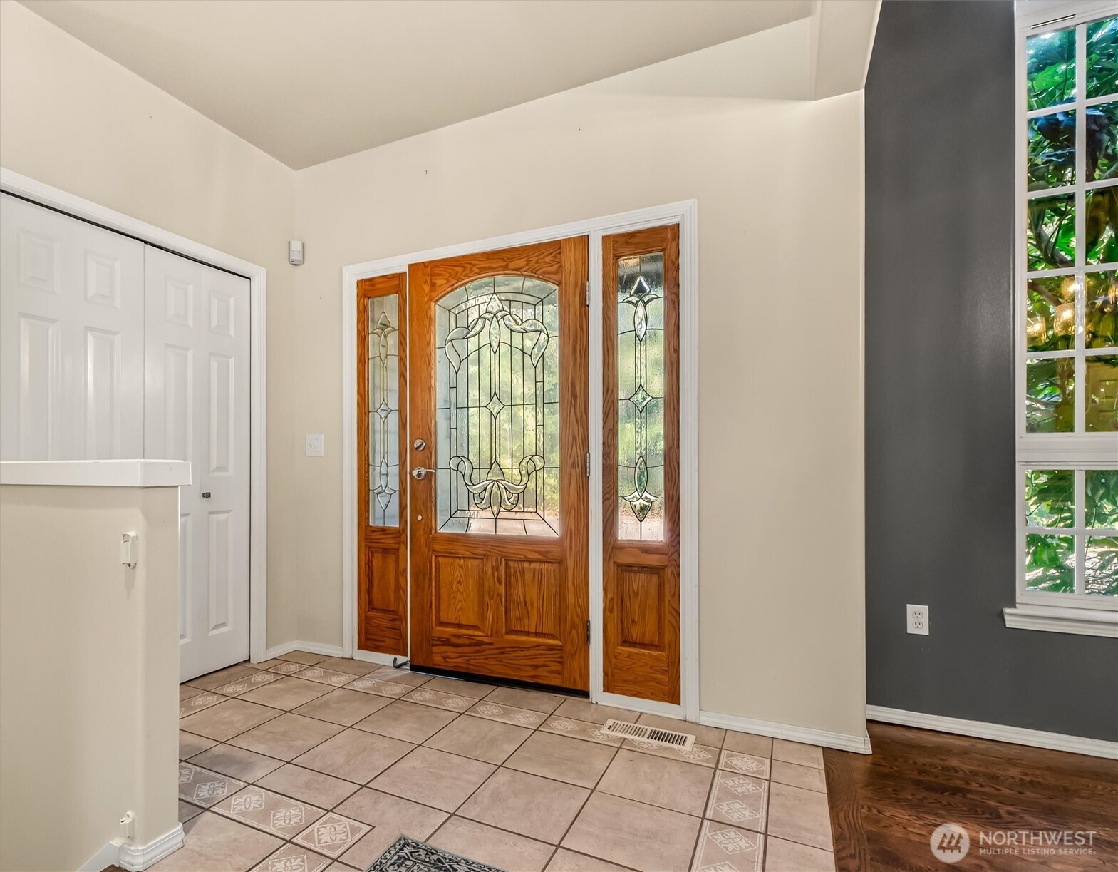 13718 58th Street Southeast Snohomish, WA 98290 - Photo 4 of 40 an empty room with windows