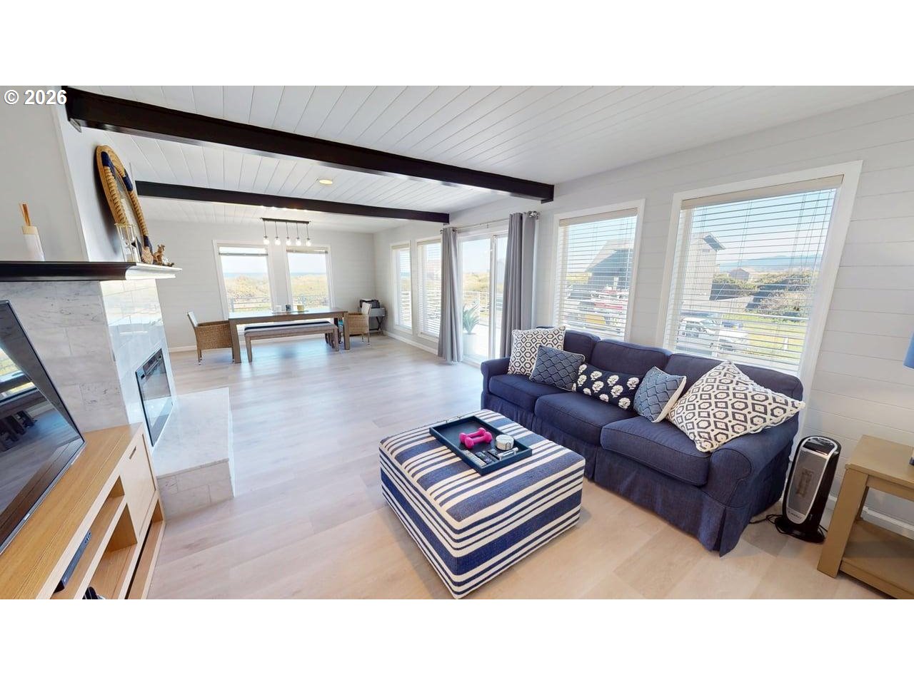 93890 Pebble Place Gold Beach, OR 97444 - Photo 6 of 36 Living Room