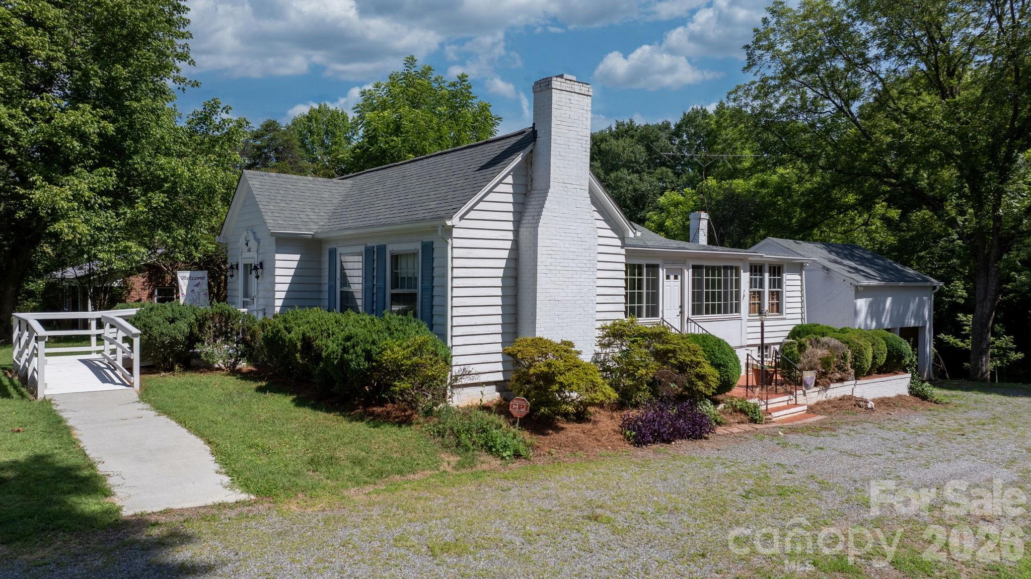 608 1st Street West Conover, NC 28613 - Photo 4 of 35