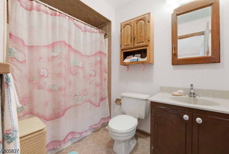 33 Edgemere Terrace Washington, NJ 07882 - Photo 17 of 40